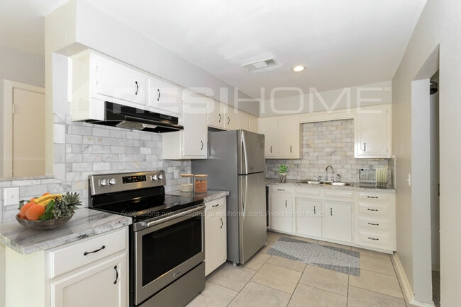 Photo - 1021 Baldwin St