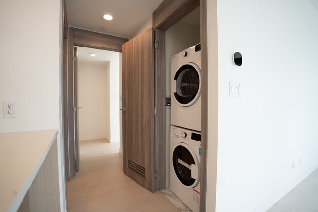 Photo - 1107-13768 100 Avenue Unit 1107