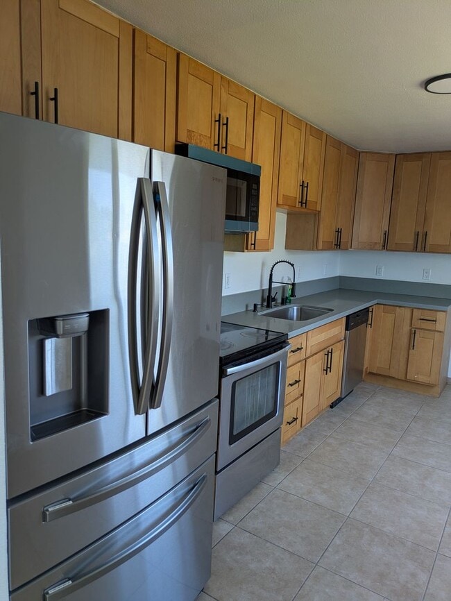 Photo - **Spacious 4-Bedroom, 2-Bath Residence with Waterfront & Hillside Views – Vallejo** Unit Porter St