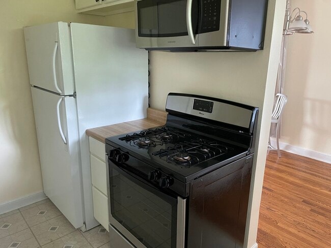 Photo - 623 Waukegan Rd