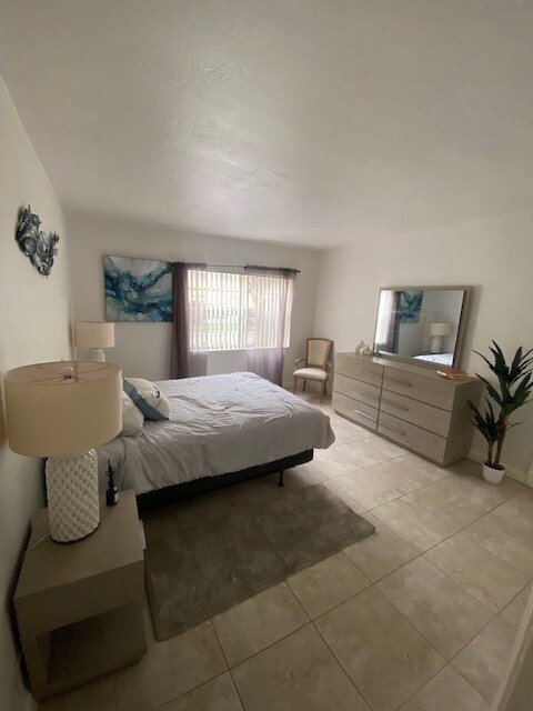Lake Villa Apartments