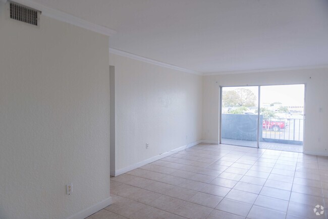 Building Photo - 18308 NW 68th Ave Unit 2 Rental