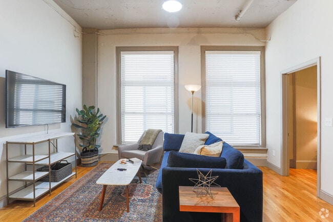 2BR, 2BA - 998 SF