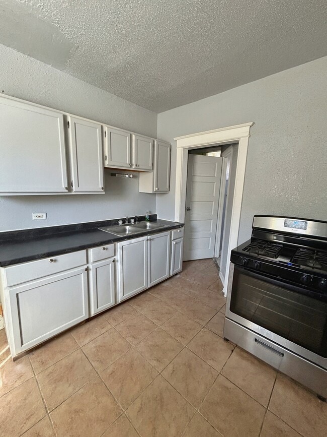 Photo - 11833 S Perry Ave