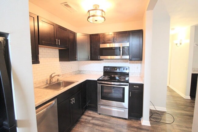 1384 Bradley Dr