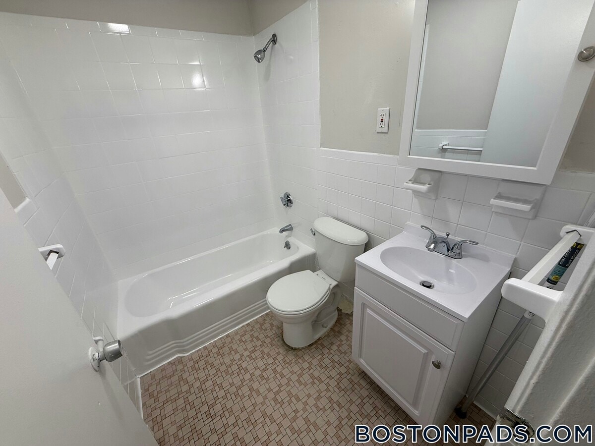 Photo - 572 Cummins Hwy Unit 12