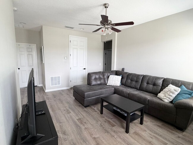 Photo - 1659 Chatsworth Cir
