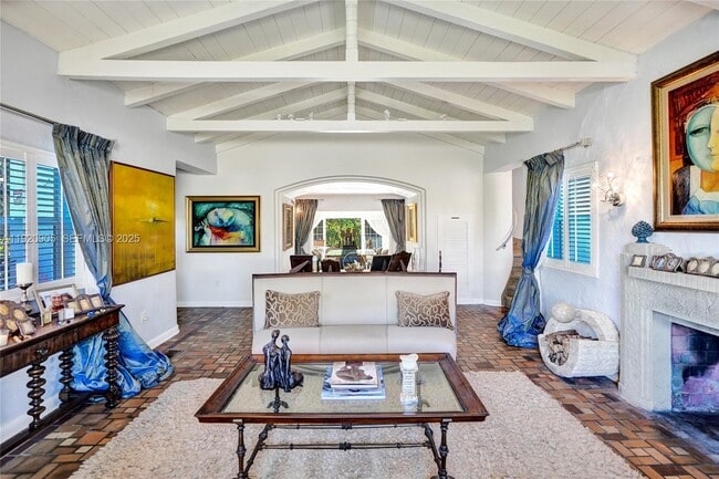 Photo - 940 Hollywood Blvd