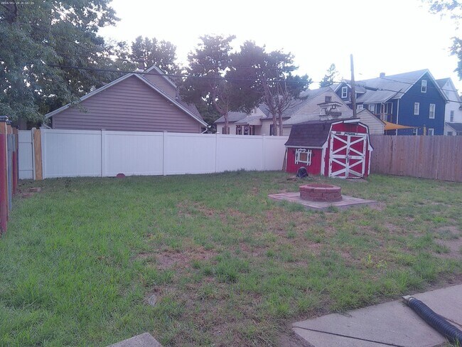 46-48-48 Mooreland St