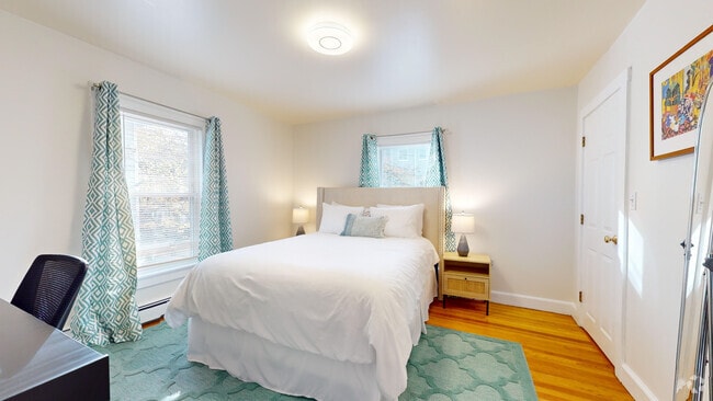 Building Photo - 22 Hews St Unit 2 Rental