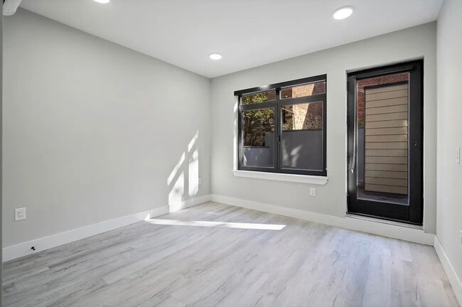 Photo - 80 Romaine Ave