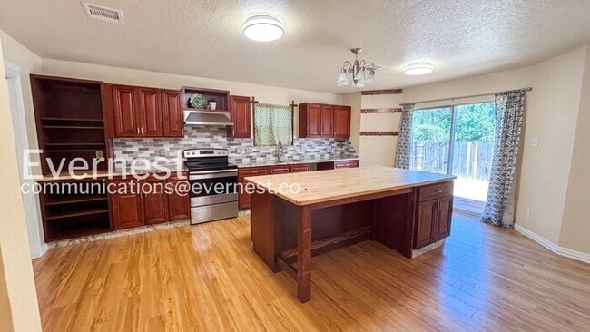 3854 Cherokee Blvd