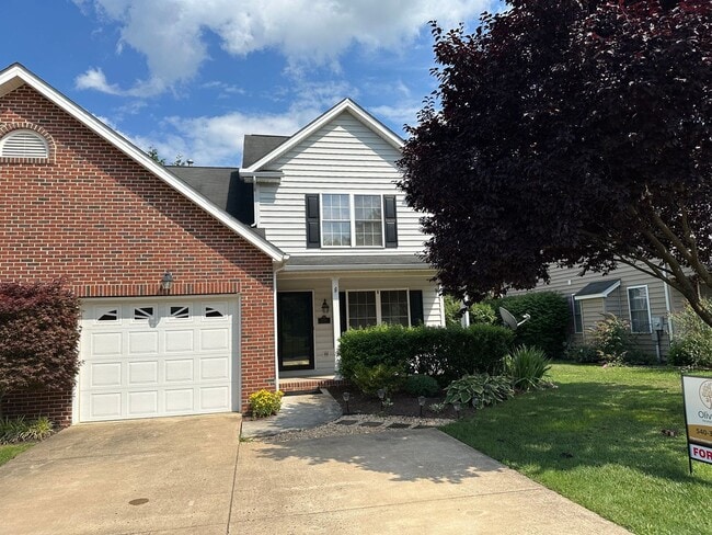 2066 Honeysuckle Ln