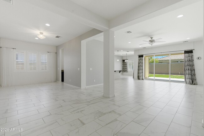 1083 E Holland Park Dr