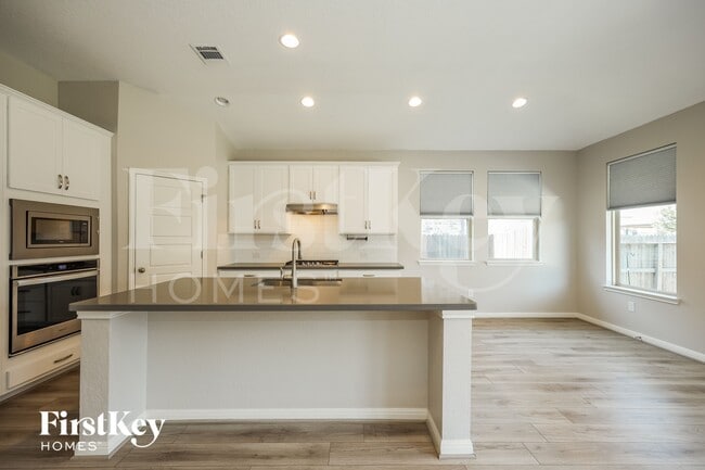 Photo - 2207 Tiptop Ln