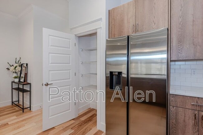 153 Collin Pl