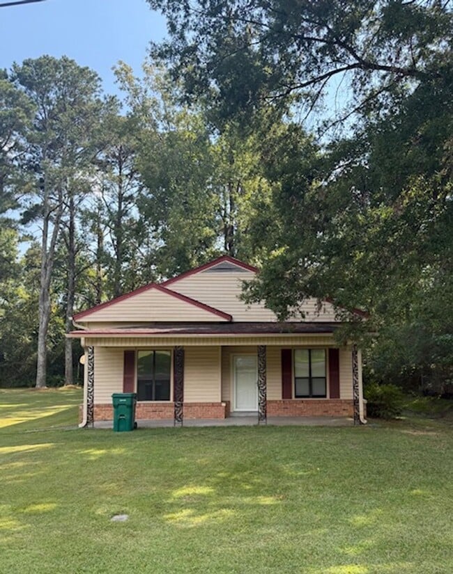 Building Photo - Renovated 3 Bedroom 1 Bath Home for Rent! ...
