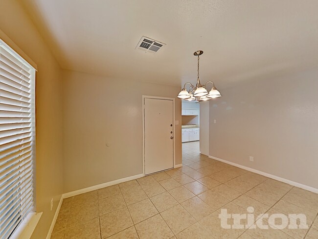 Photo - 411 E Carby Rd