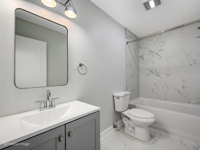 Photo - 4117 S Indiana Ave Unit 2F