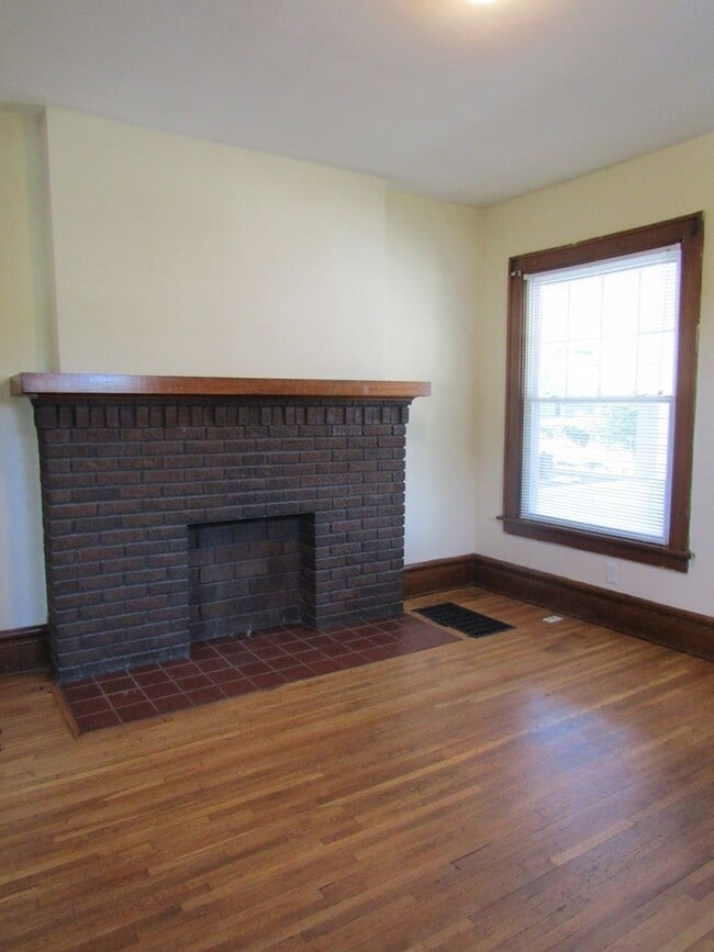 Building Photo - OSU 2 Bedroom Duplex Unit 2444 Rental