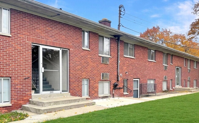 Building Photo - 2833 S Burdick St Unit C