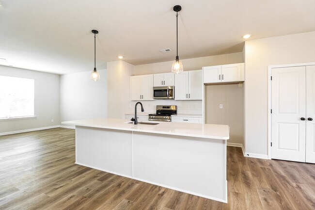 Photo - Beautiful 4BR 3.5BA Townhome w/ Full Appliance Kitchen Garage Parking in University