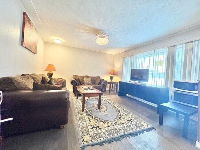 Photo - 265 Glenridge Dr