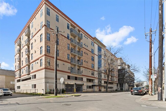 Photo - 711 W 26th St Condo Unit 307