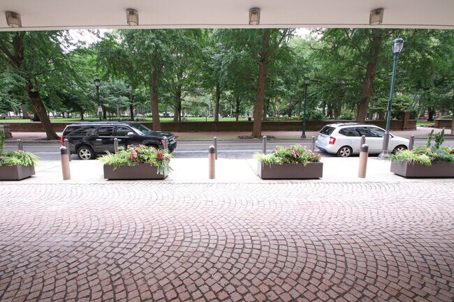 Photo - Luxury 1 Bedroom with Balcony, Pool & City Views – Hopkinson House