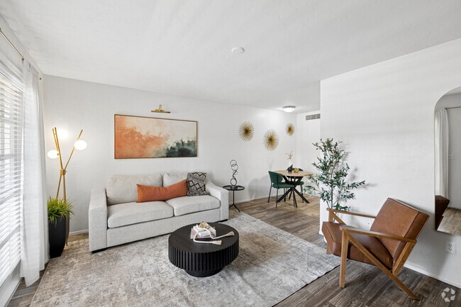 1BR, 1BA - 561SF - Living Room