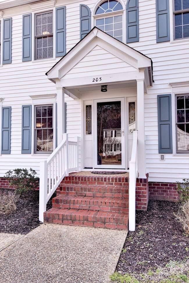 Photo - Spacious and Updated Yorktown Home