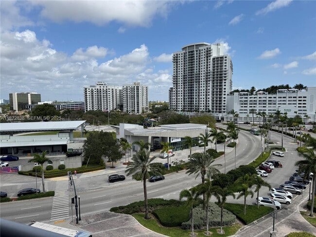 Building Photo - 1720 Harrison St Unit 14D