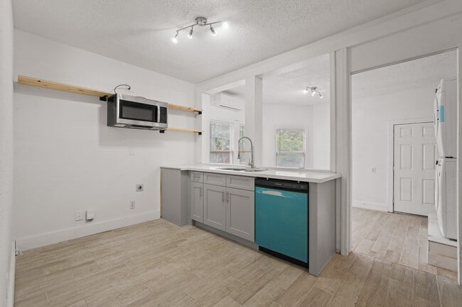 Photo - 1415 Church St