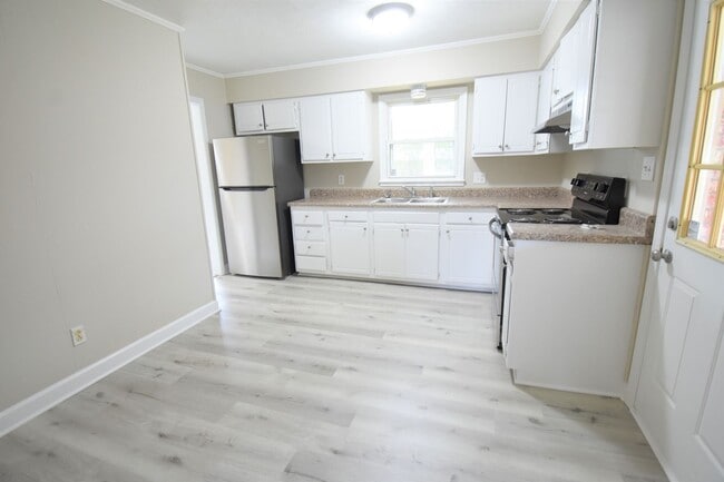 Photo - 3 Bedroom 2 Bath Home (Pets Under 30lbs Considered)