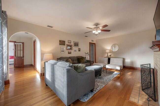 Photo - 1200 E Paris St Apartamento Unidad ID1053141P