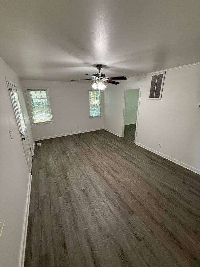 Photo - 605 Betty St