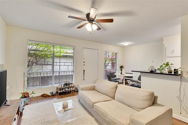 Photo - 2207 Leon St Unit 205
