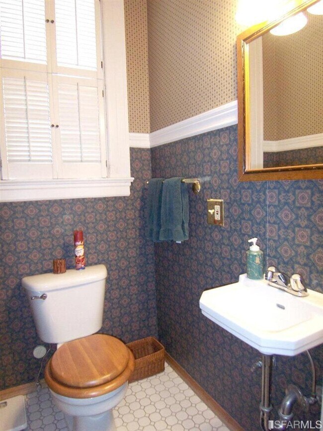 Half Bathroom - 944 Fell Street Unit 944