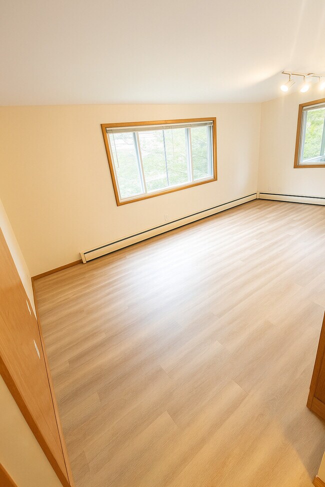 Photo - 2105 Lake Point Dr