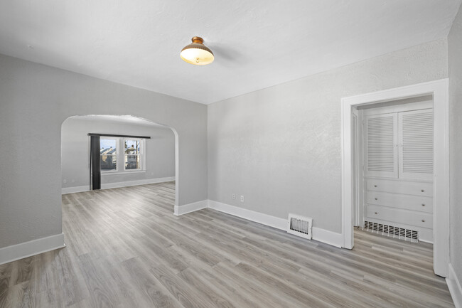 Building Photo - 544 E Lake St Unit 544 1/2 Rental