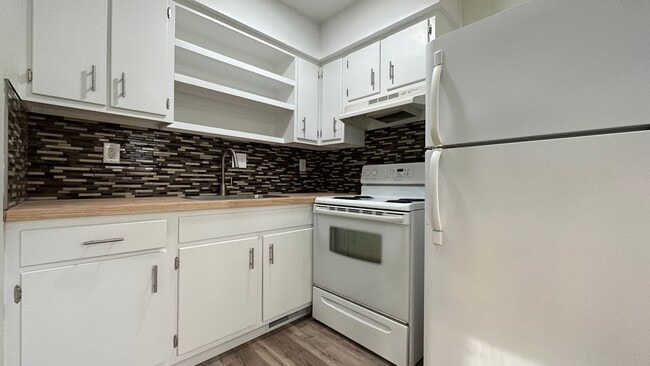 Photo - 326 W Kenwood Dr