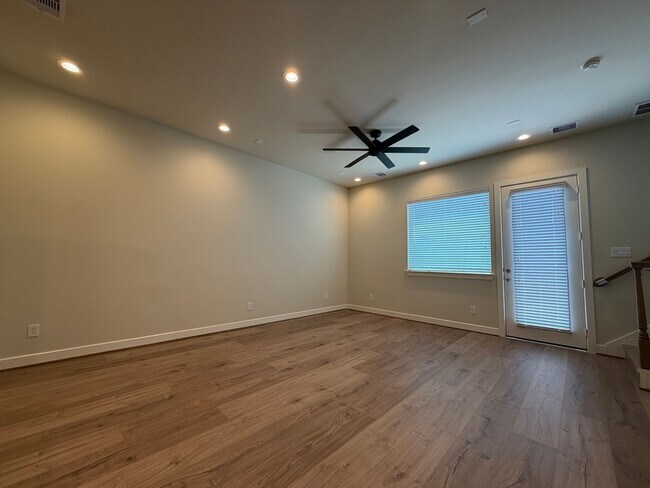 Photo - 5915 Haring Ln