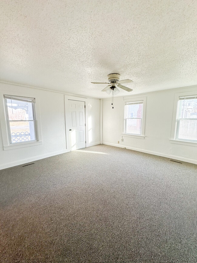 Building Photo - 950 Center St Unit #2 Rental