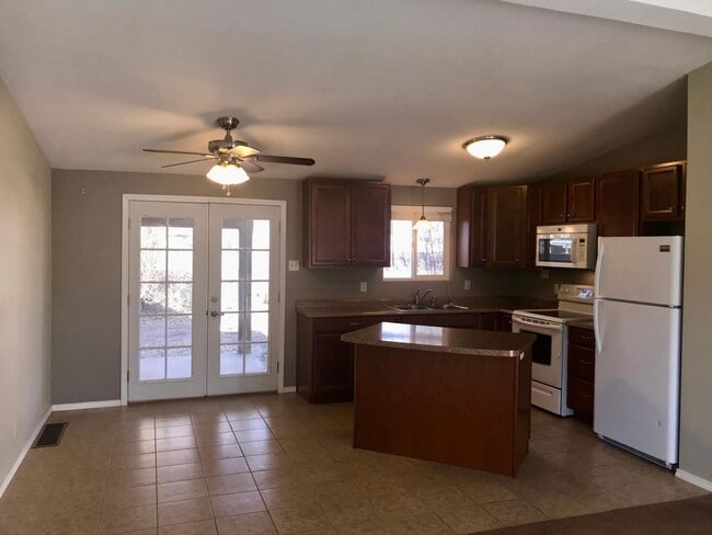 Photo - 1415 Willow Dr