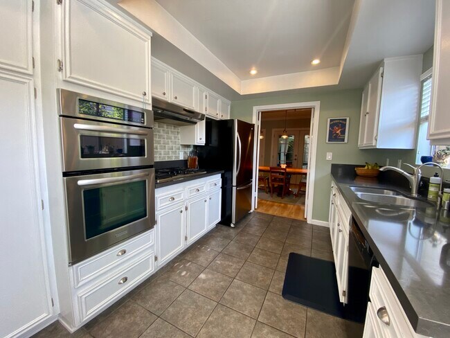 Photo - 10620 Landale St