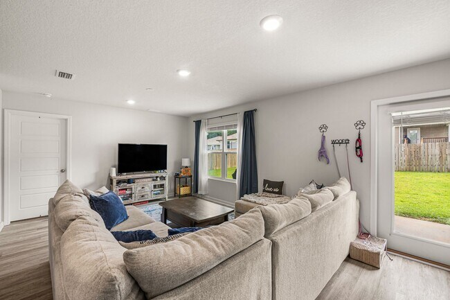 Photo - 5843 Belmont Stakes Rd