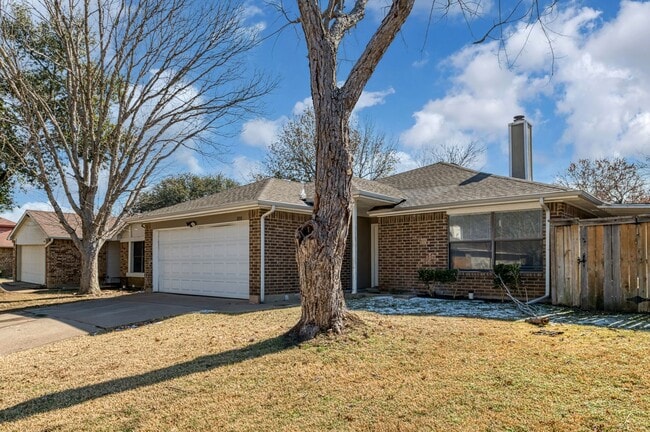 Photo - AVAILABLE NOW! NICE 3 BEDROOM HOME LOCATED IN ARLINGTON, TEXAS!