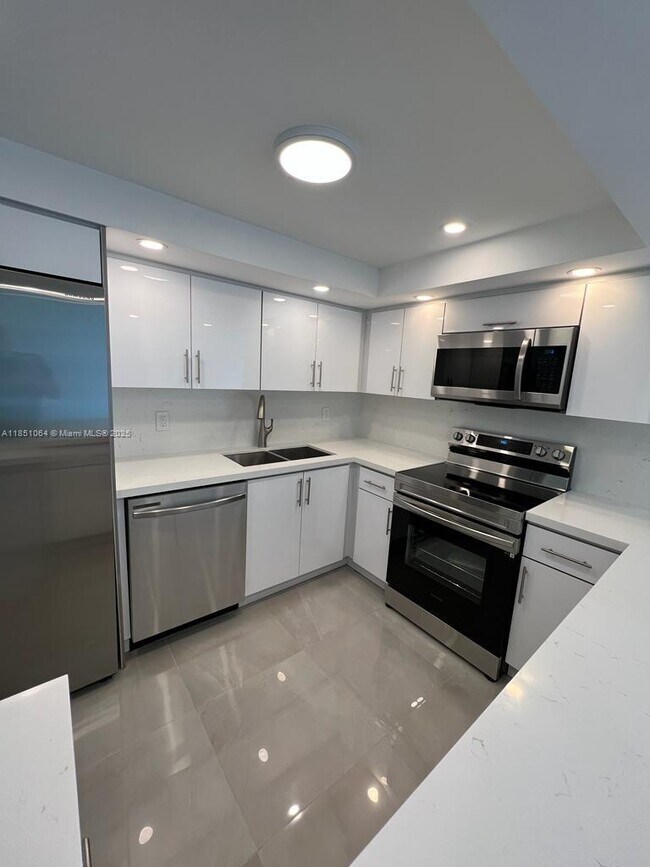Building Photo - 701 Three Islands Boulevard Unit 108 Rental