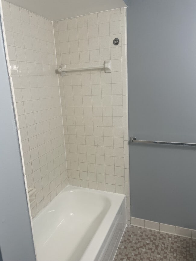 Photo - 25 E Elmwood Ave