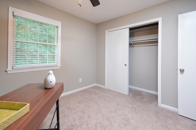 Parliament House Apartments and Townhomes in Burlington, NC